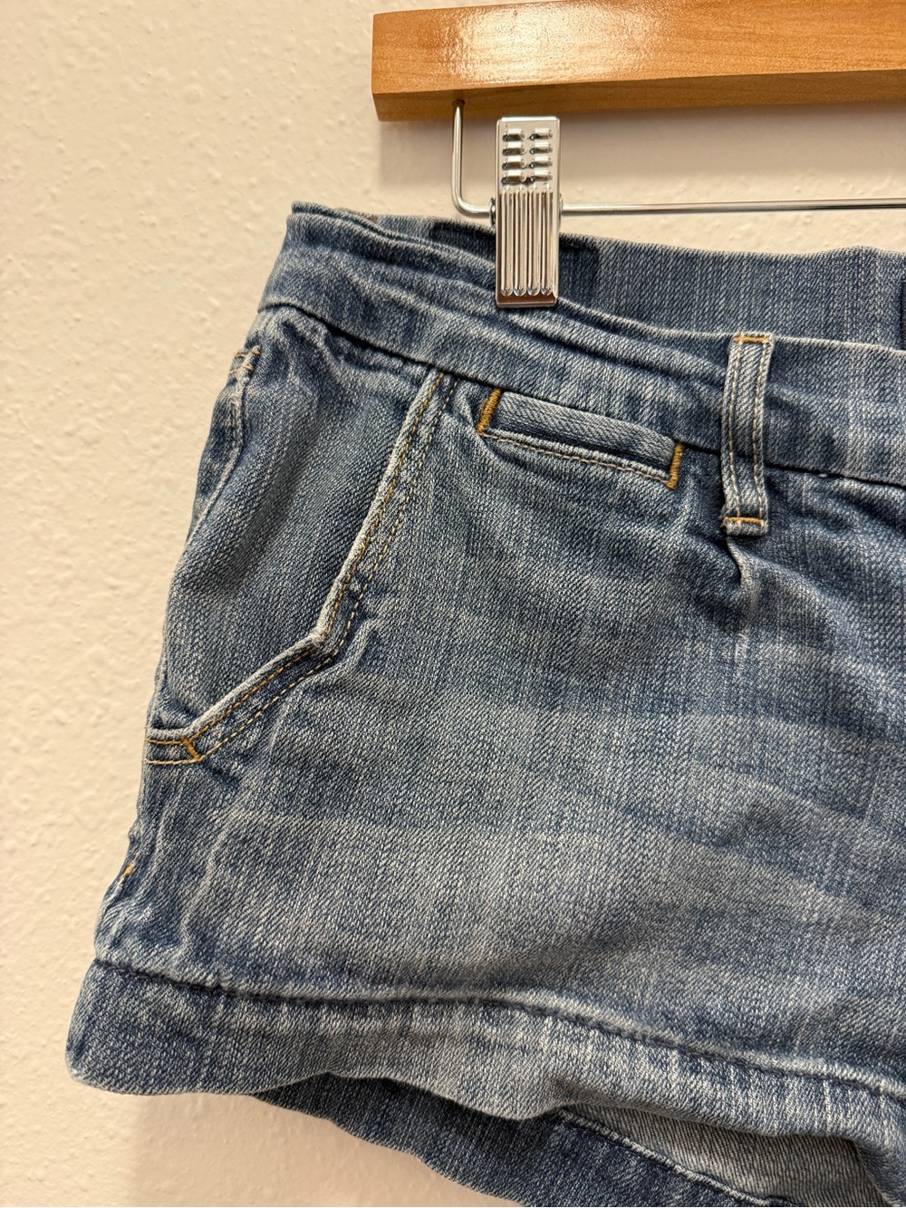 Vintage Y2K Abercrombie & Fitch Low Rise Booty Butt Jean Shorts Size 6 - Picture 3 of 9